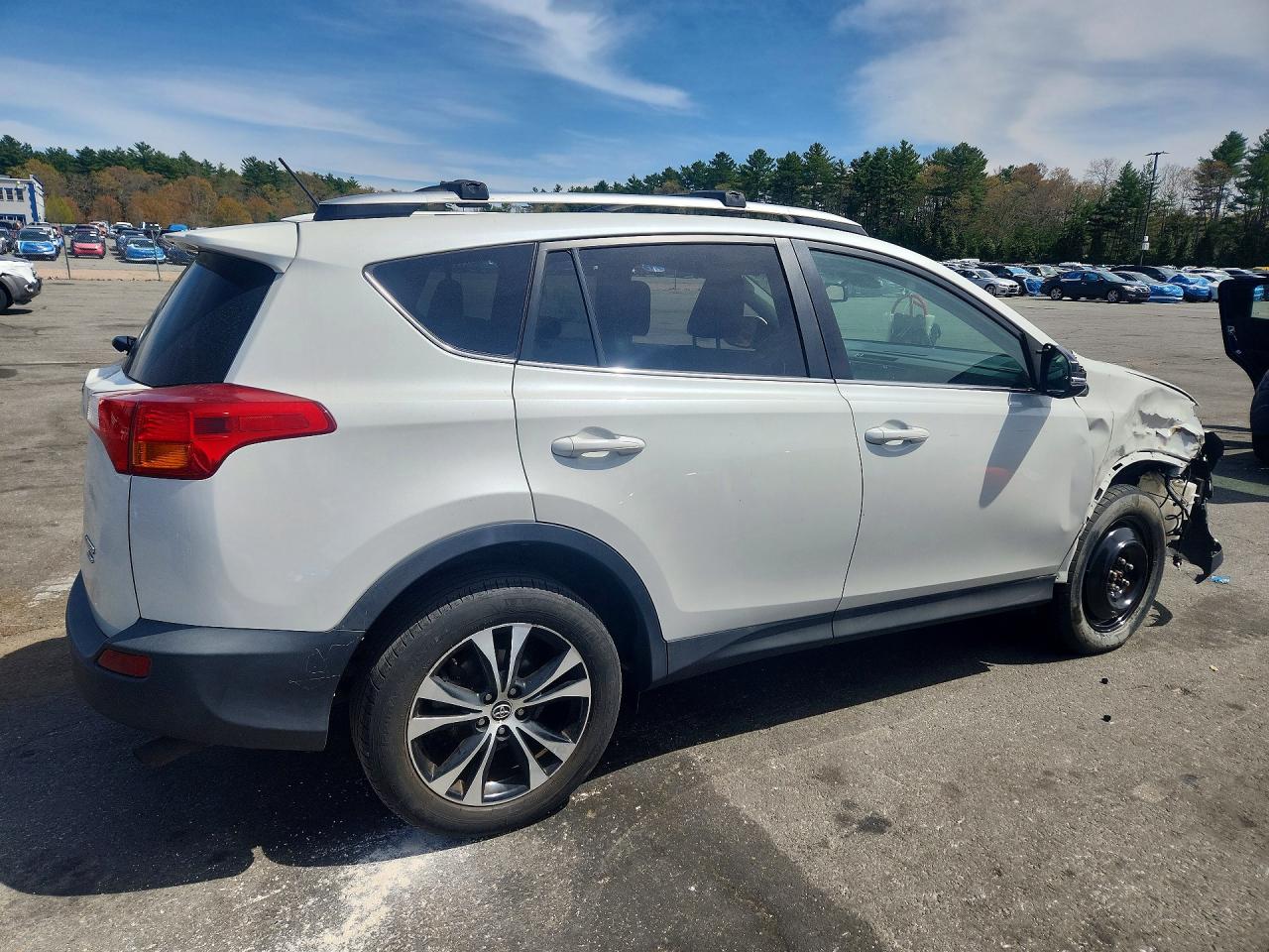 2015 TOYOTA RAV 4 — VIN 2T3DFREV3FW398169 — photo 3